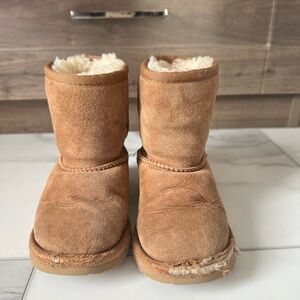 Ugg boots kids size 9